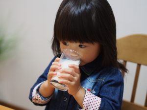 子供、貧血、食べ物、牛乳