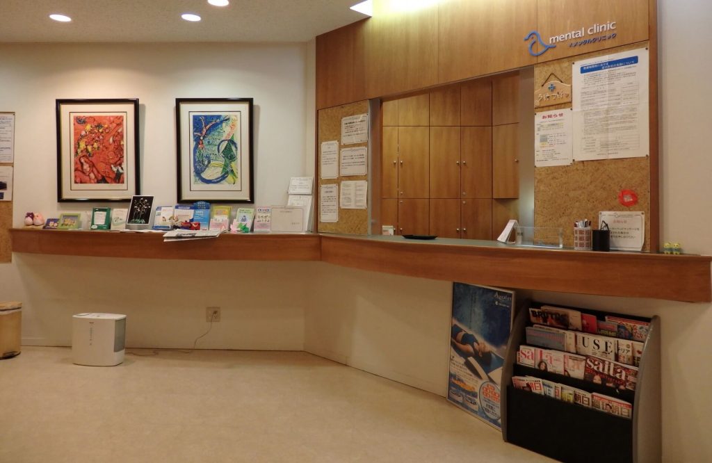 花粉症 鼻水 色